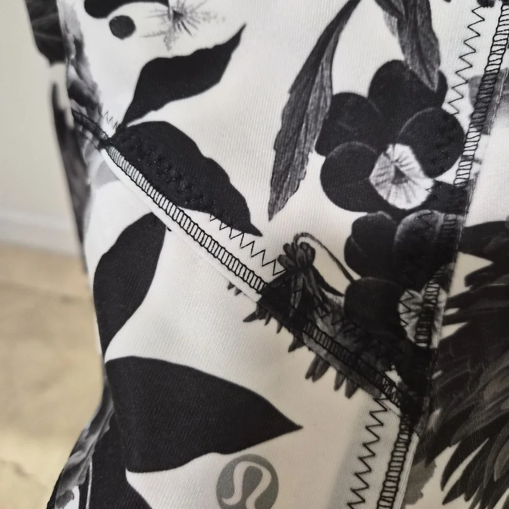 LULULEMON Special Edition Floral Black and White Women's Jacket Size 10 NWOT - Picture 8 of 8